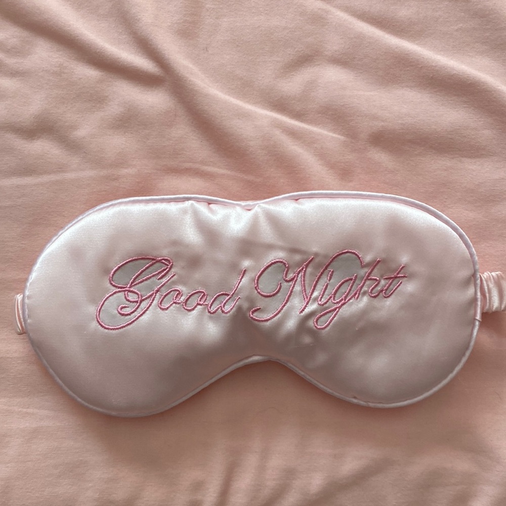 Silky sleep mask